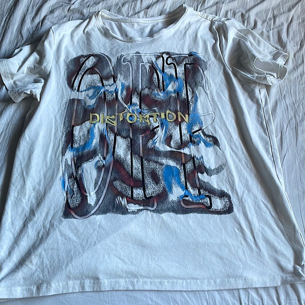 distortion graphic tee siz m